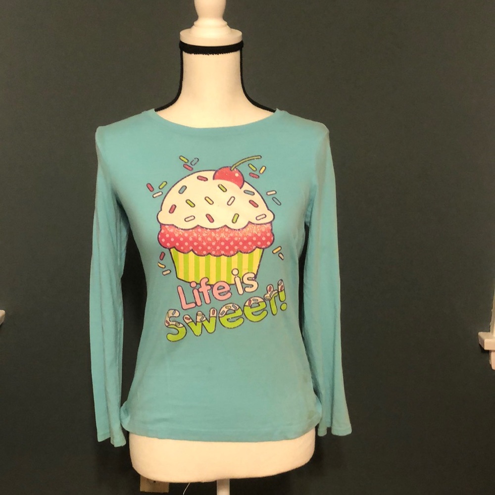 Cute long-sleeve shirt